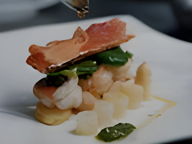 Scampi met asperges en Serranoham