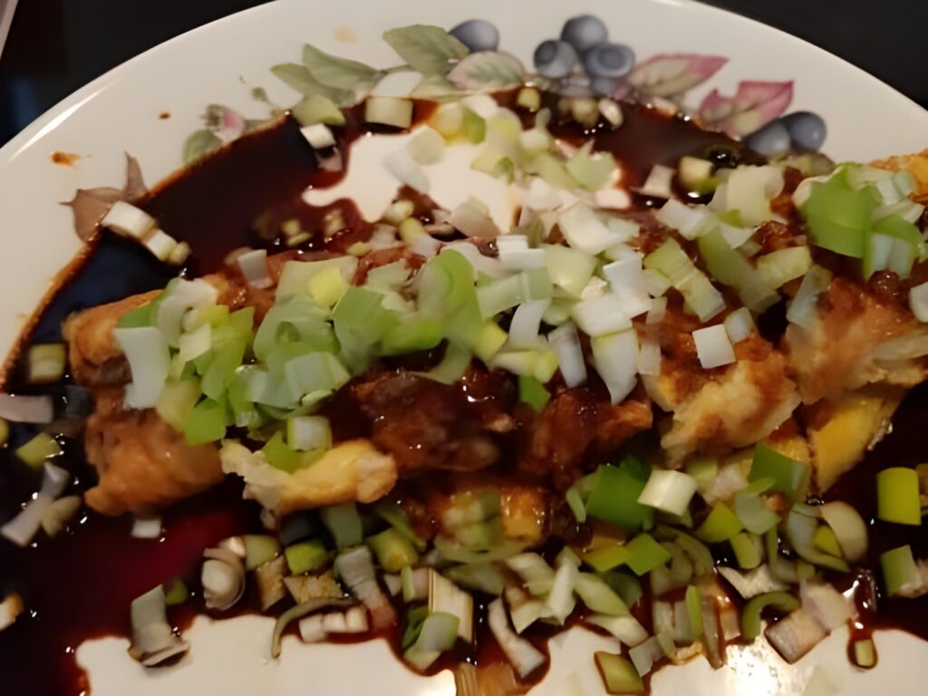 Indische omelet met ketjapsaus