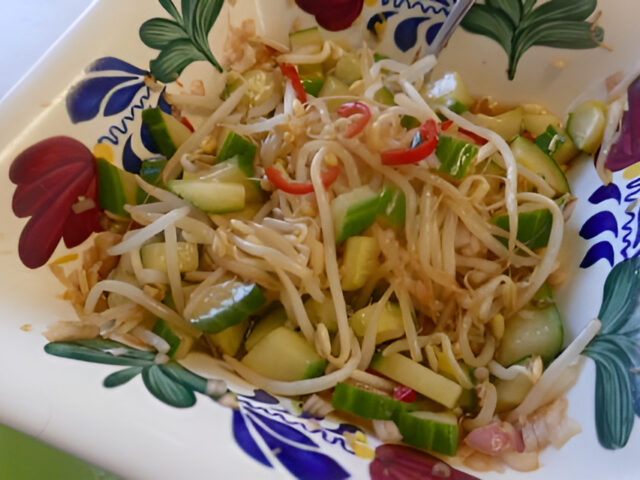 Knapperige Komkommer Taugésalade….