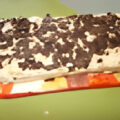Een heerlijke koffiecake van lange vingers, gevuld met koffiecreme en chocolade. Een cake zonder bakken uit de koelkast.