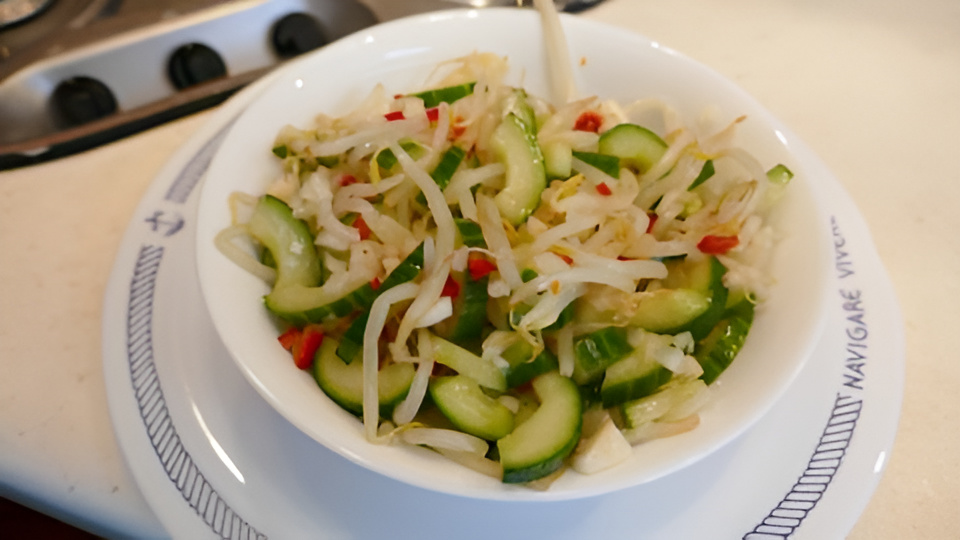 Komkommer-Taugé of ... Taugé- Komkommer salade ?