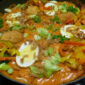 Krokant gebakken Indonesische eieren in pittige tomatensaus….