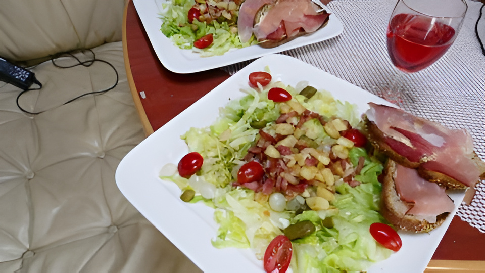 Lauwwarme maaltijdsalade met spekjes en nog meer lekkers......