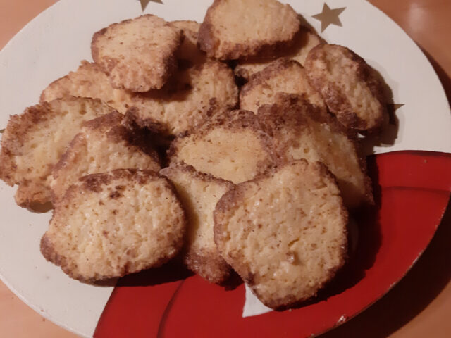 Boterkoekjes met een suiker-kaneelrandje