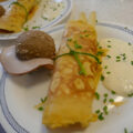 Luchtige Omelet gevuld met asperges en gerookte kalkoenfilet