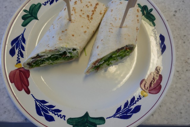 Lunch - Wrap met heksenkaas, serranoham en nog ander lekkers....