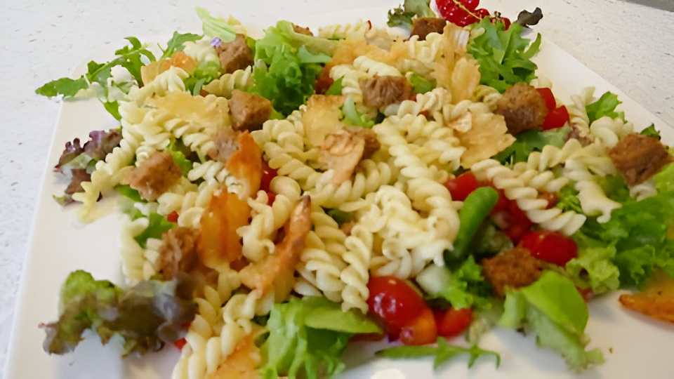 Maaltijdsalade Project gezond met Brie en Frambozendressing