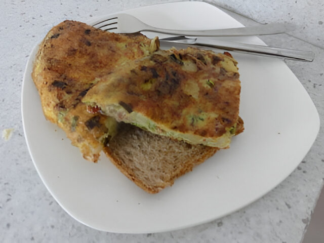 Makkelijke maandag………. aardappel – prei omelet met spekjes