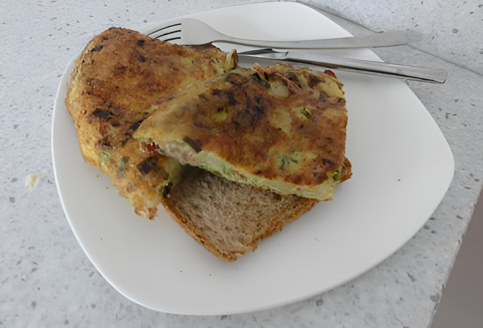 Makkelijke maandag.......... aardappel - prei omelet met spekjes