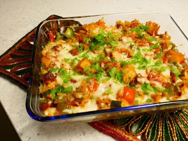 Malse kip ovenschotel met chorizo, kaas, groente en rijst……