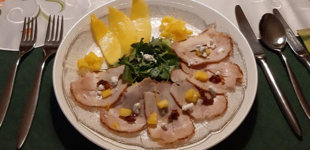 Carpaccio van kipfilet met mango