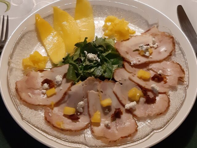 Carpaccio van kipfilet met mango