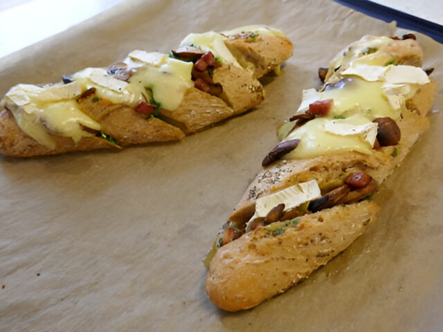 Met Camembert Gevulde Baguette…….