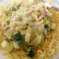 Mini Penne met romige courgette-preisaus en spekjes