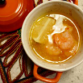Minipannetjes met knoflook garnalen.