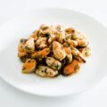 Mosselpotjes (gekookte mosselen in gesmolten kruidenboter)