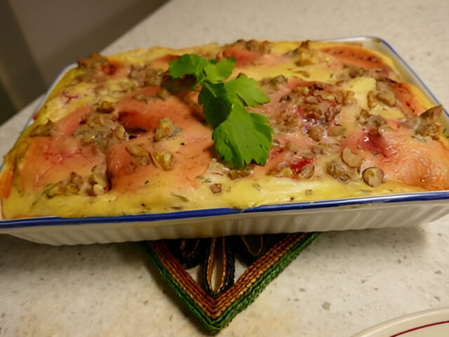 P. G Vegetarische rode bietenlasagne met ricotta, appel en walnoot.