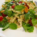 Pasta-pesto-salade met gerookte kip en babyspinazie van Project Gezond