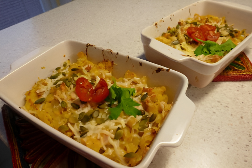 Penne met Romige Saus van Flespompoen , spekjes en kaas.