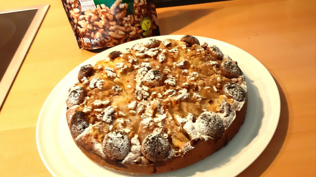 Perentaart met walnoten en amaretti