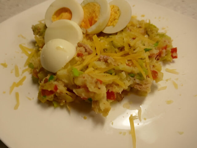 Perfect Prei-Paprika-Stamppotje met Spekjes, Kaas en een Eitje van P G