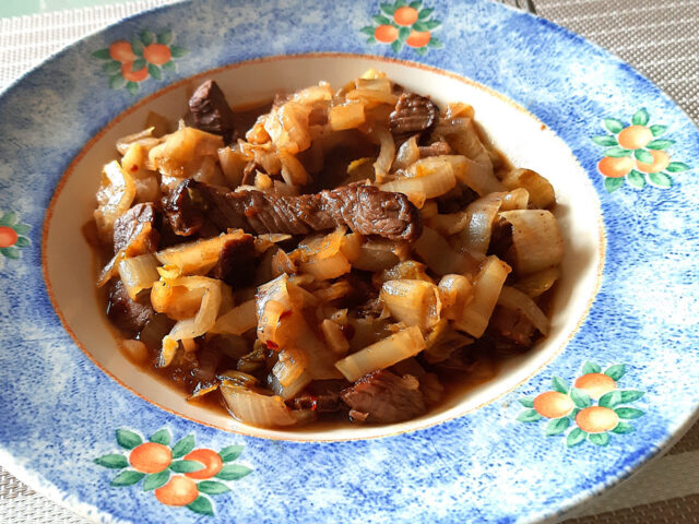 Pittige roergebakken witlof met biefstukreepjes