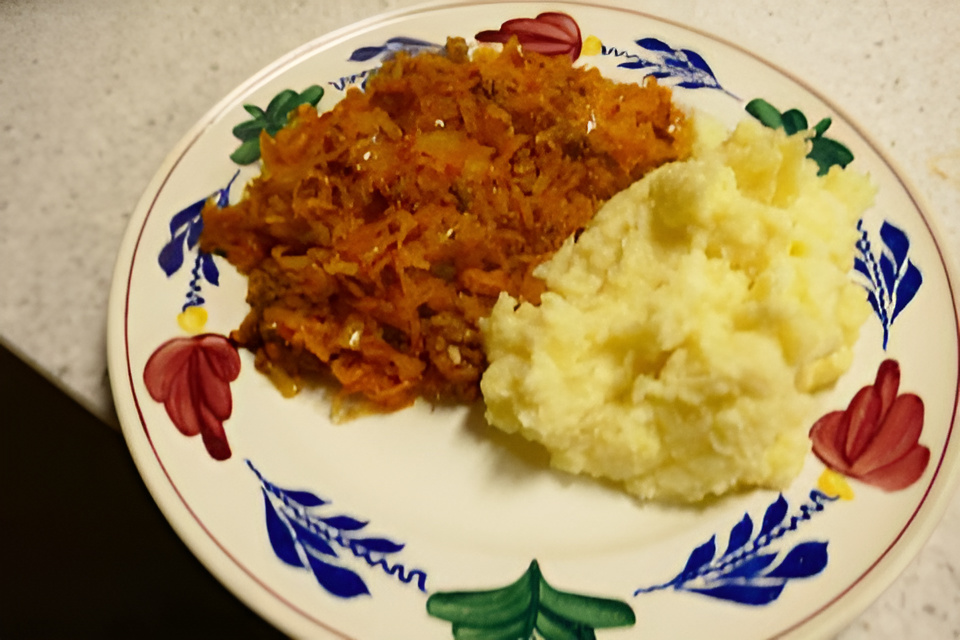 Poolse Zuurkool met salami, spekjes en gehakt.