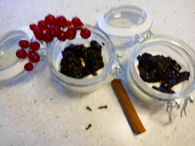 Pruimen met vanilleyoghurt