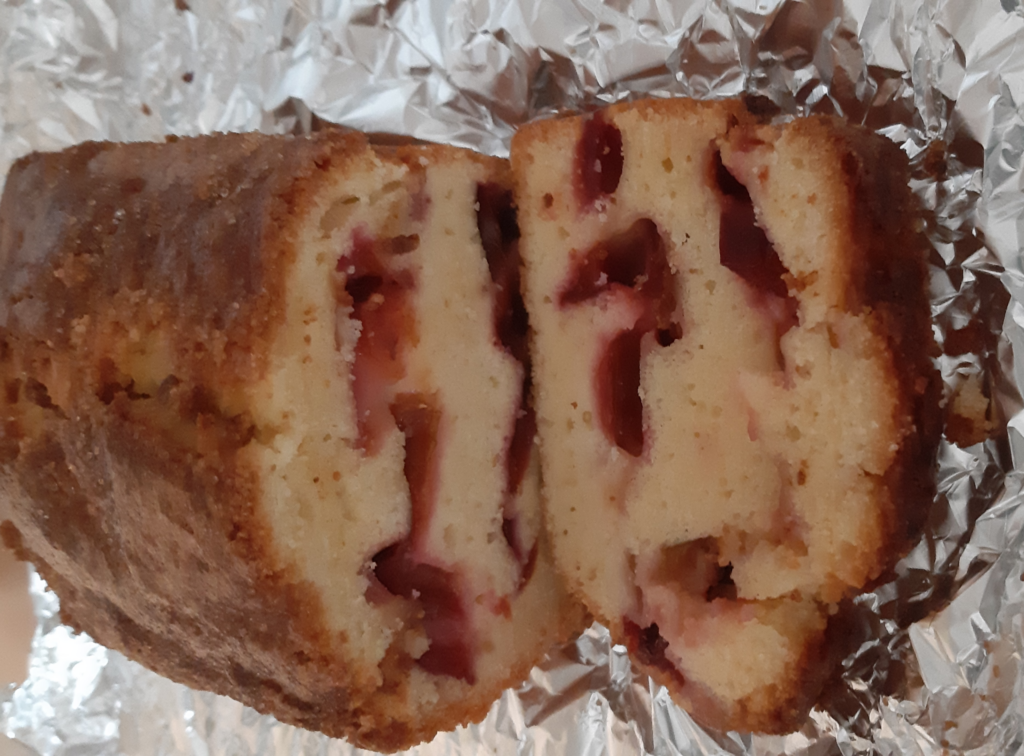 Pruimencake met een knapperige bovenlaag