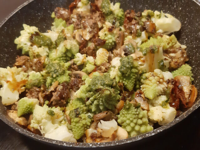 Romanesco met shiitake paddenstoelen