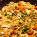Romige kip-kokos-curry met groenten