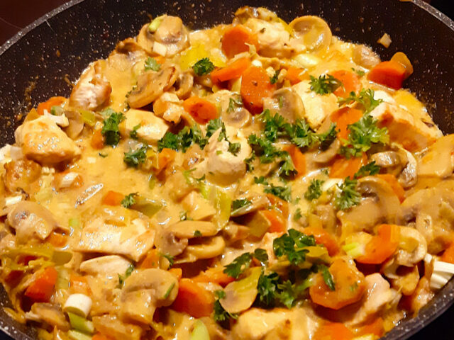 Romige kip-kokos-curry met groenten