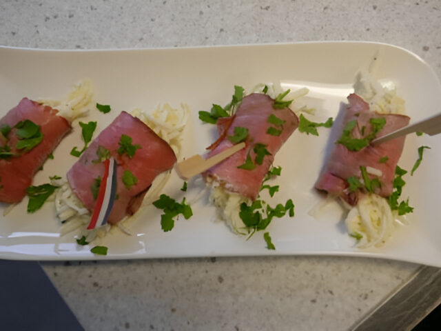 Rosbiefrolletjes met appel-selderijsalade….