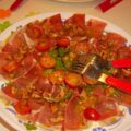 Carpaccio van rauwe ham of Parmaham met rucola en walnoten
