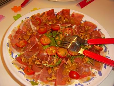 Carpaccio van rauwe ham of Parmaham met rucola en walnoten