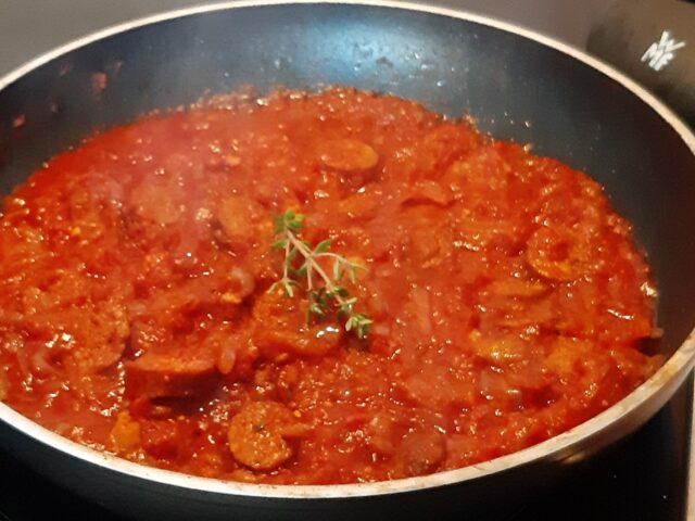Frans Stoofpotje met saucijzen – Rougail Saucisses