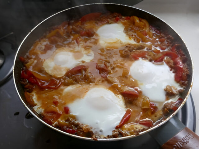 Shakshuka met gehakt en een eitje of 2…..