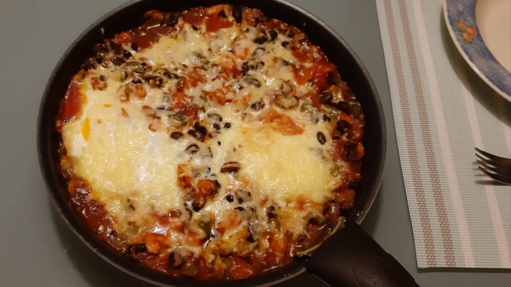 Shakshuka met zwarte bonen uit de oven
