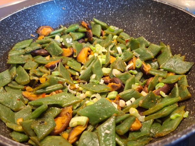 Snijbonen met shiitake uit de wok