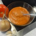 Sofrito…Basissaus voor over pasta van tomaat, ui en knoflook.
