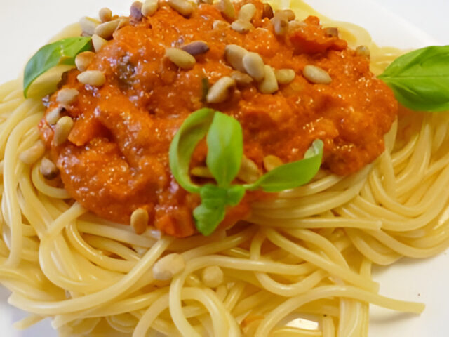 Spaghetti met gegrilde paprikasaus en courgette….Project Gezond