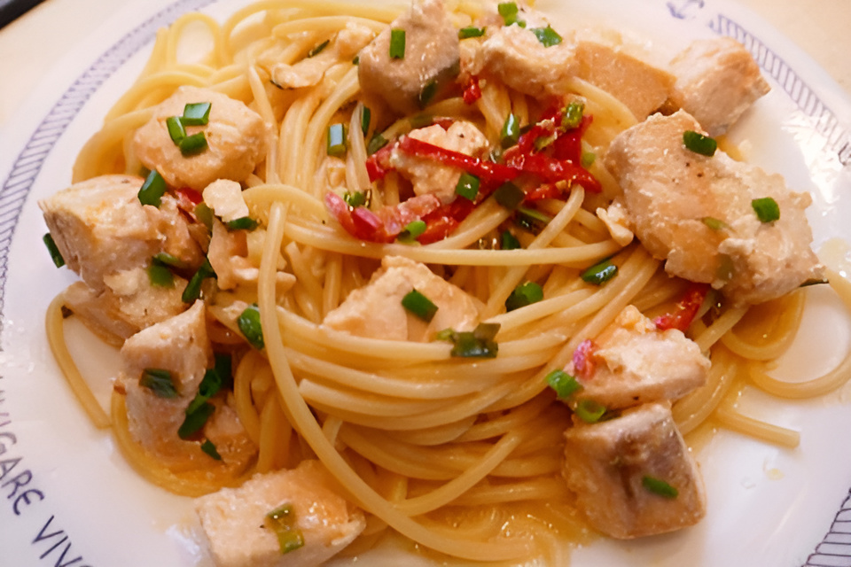 Spaghetti met verse zalm en een zalige gruyère roomsaus.