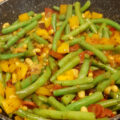 Sperziebonen met groene kidneybonen (flageolets), tomaat, paprika en chorizo