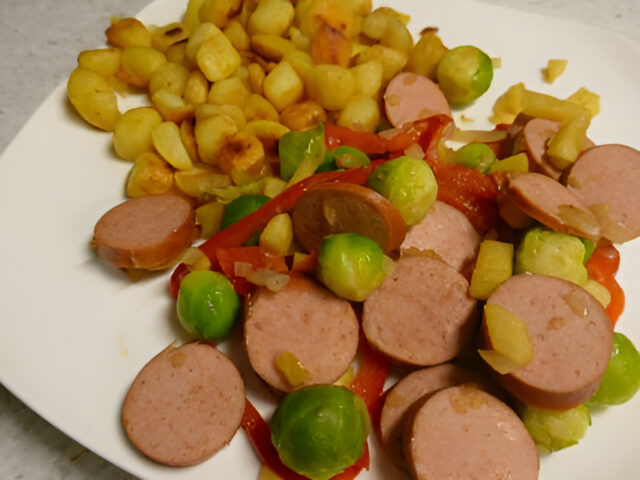 Spruitjes, Paprika, Ui, Appel ,Gember en…. Rookworst uit de wok !!