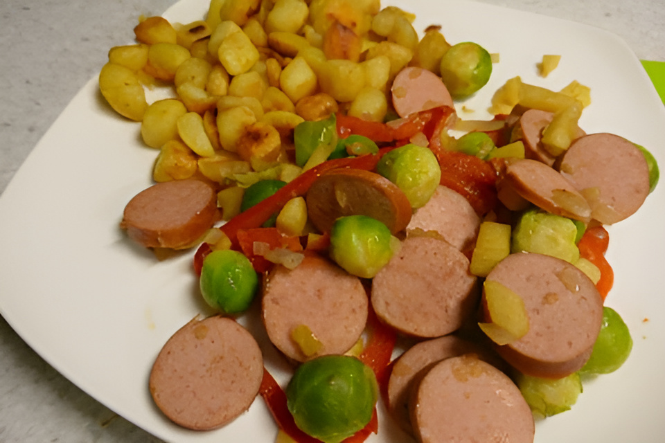 Spruitjes, Paprika, Ui, Appel ,Gember en.... Rookworst uit de wok !!
