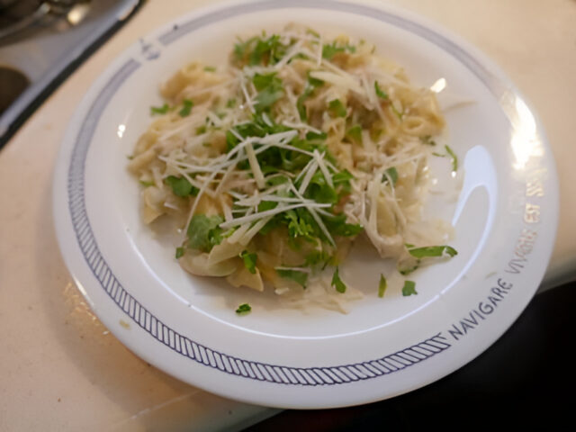 Subtiele Romige Knoflooksaus Met Penne En Kipfilet….