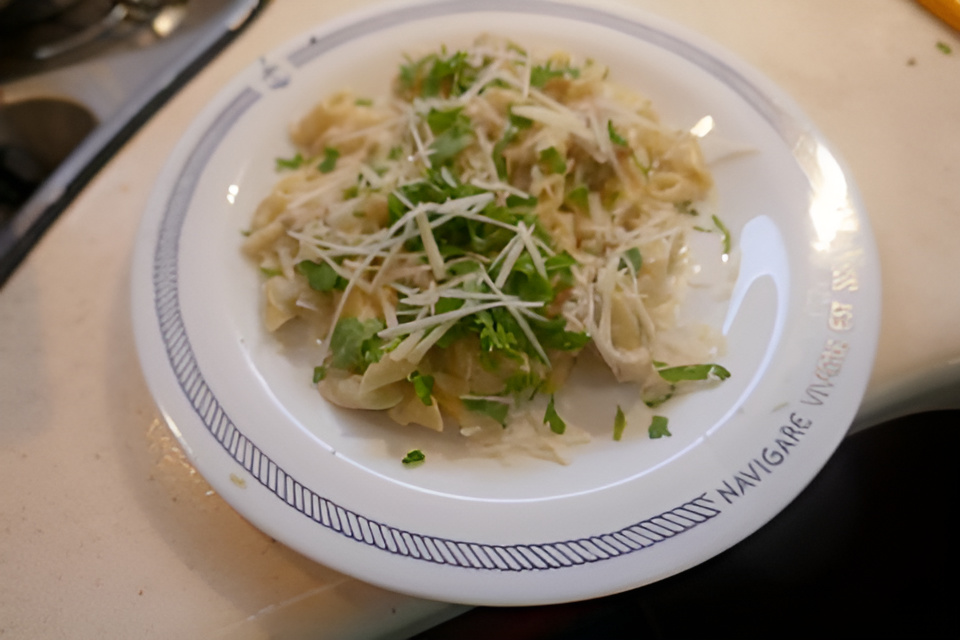 Subtiele Romige Knoflooksaus Met Penne En Kipfilet....