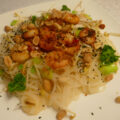 Super Easy Oosterse mihoen met gemarineerde knoflook garnalen