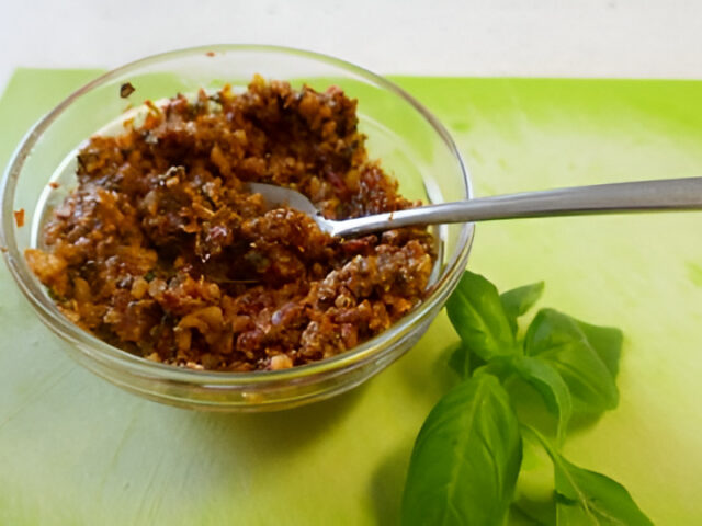 Tapenade van zongedroogde tomaten van Project Gezond en 1 variatie.