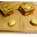Tosti Funghi met feta, kaas en een eitje.